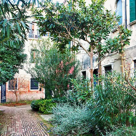 Good Wine Apartments-2